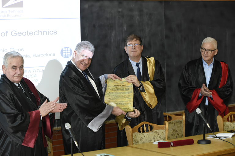 Antonio Gens during the ceremony